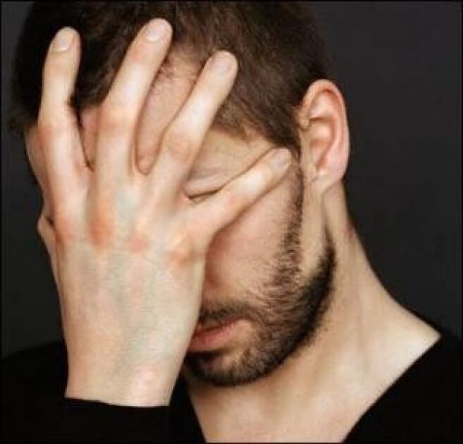 Un home pensa en tratar a prostatite