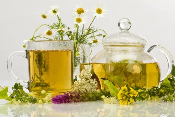 Decocción de herbas como antibiótico natural contra a prostatite